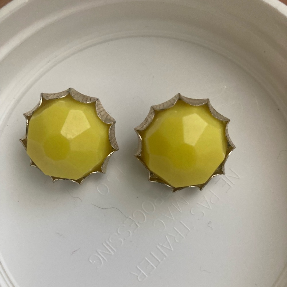 Super lightweight vintage Made in Japan Mid Century Lucite Clip On Earrings